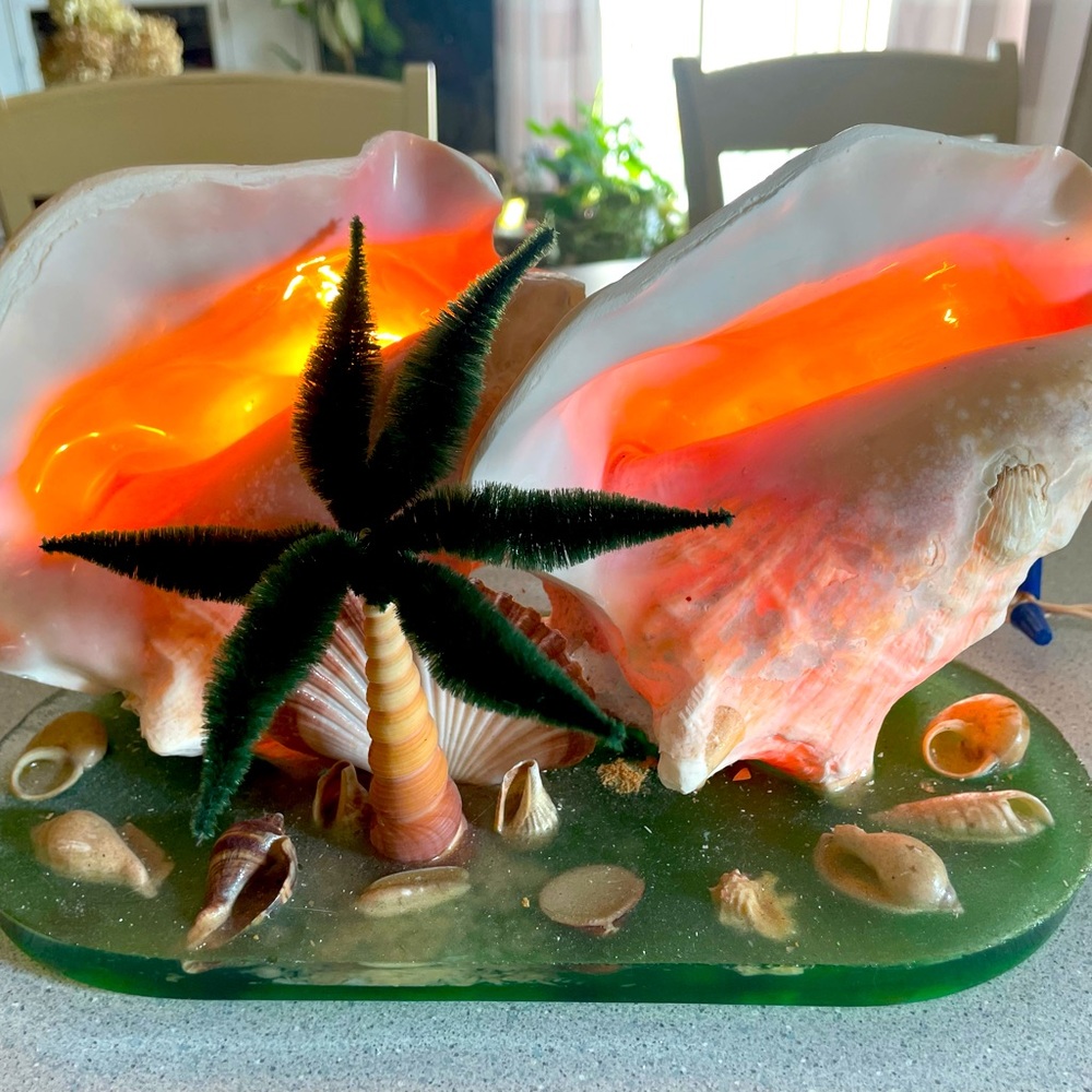 Vintage Conch Shell light
